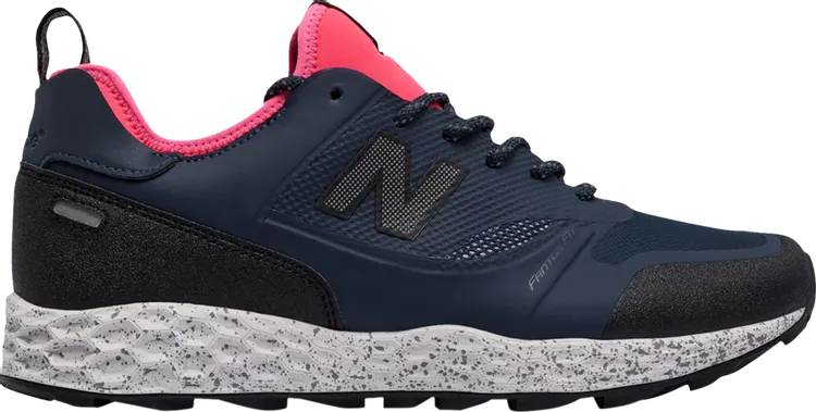 New Balance Fresh Foam Trailbuster 'Navy Guava' Sneakers, Blue